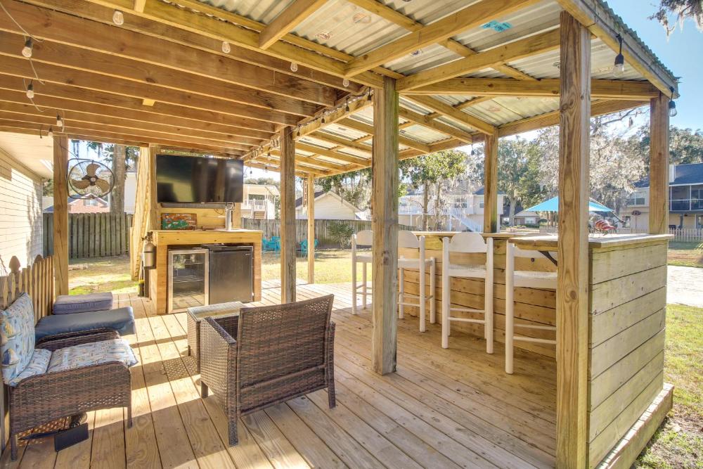 Inviting Savannah Vacation Rental with Game Room!